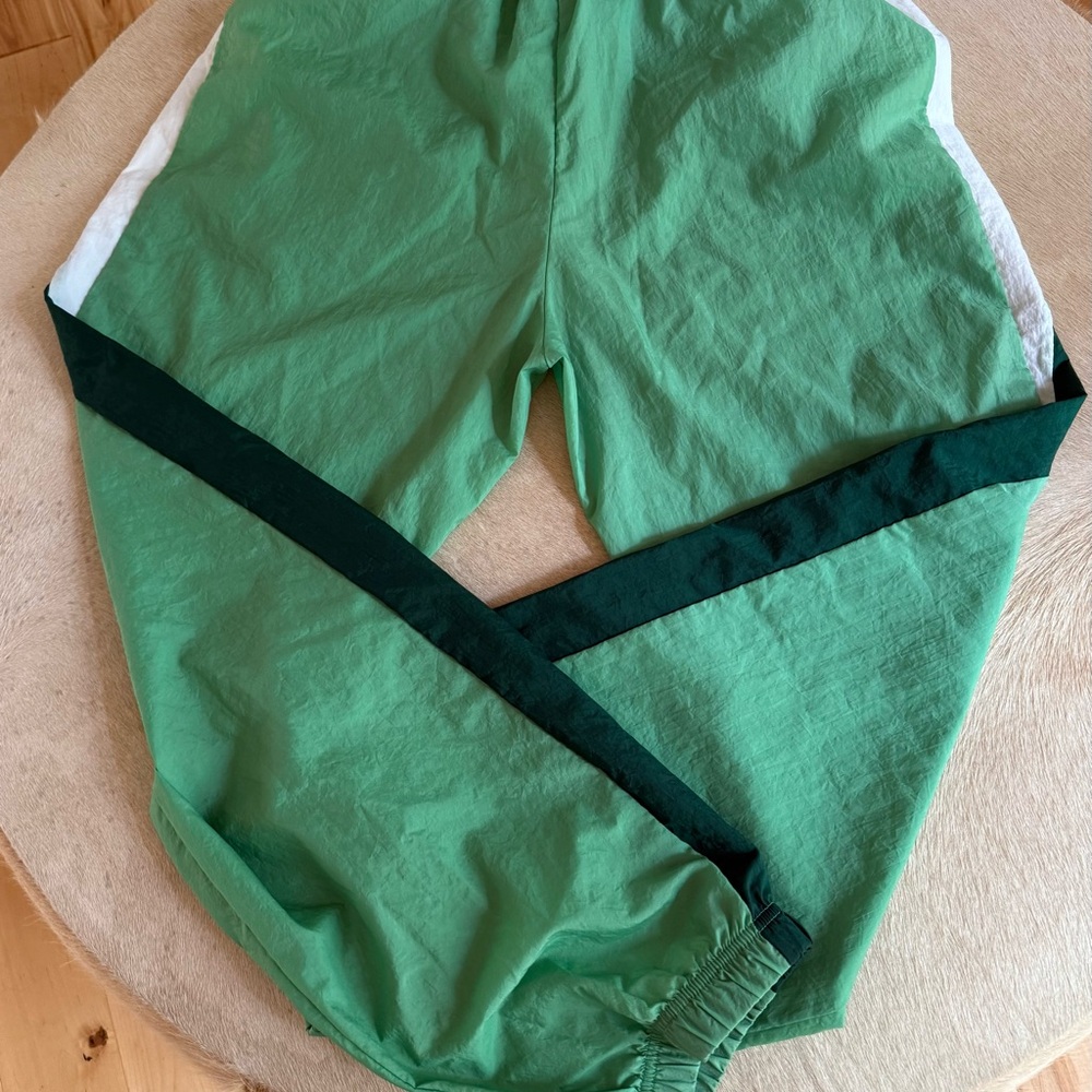 Collectible 80/90s Reebok Women's Green Joggers with White and Dark Green - Picture 3 of 7